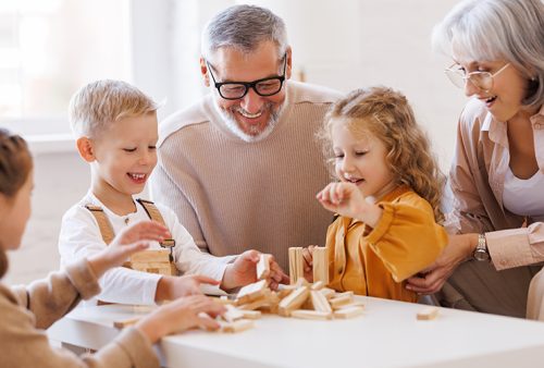 Rester actif socialement et mieux se sentir avec une perte auditive