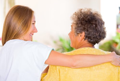 Comment encourager un proche malentendant à consulter en audiologie ?